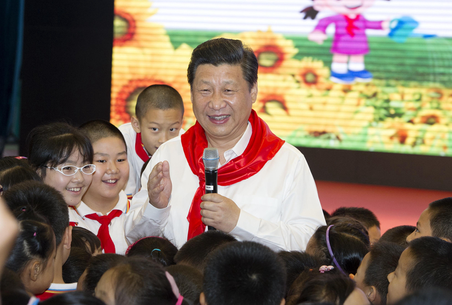 2014年5月30日，習(xí)近平總書(shū)記來(lái)到北京市海淀區(qū)民族小學(xué)，參加慶祝“六一”國(guó)際兒童節(jié)活動(dòng)。新華社記者 謝環(huán)馳 攝